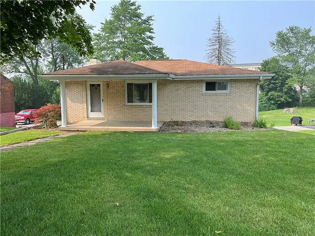 House for rent at 120 Rosemont Dr, Coraopolis, PA 15108