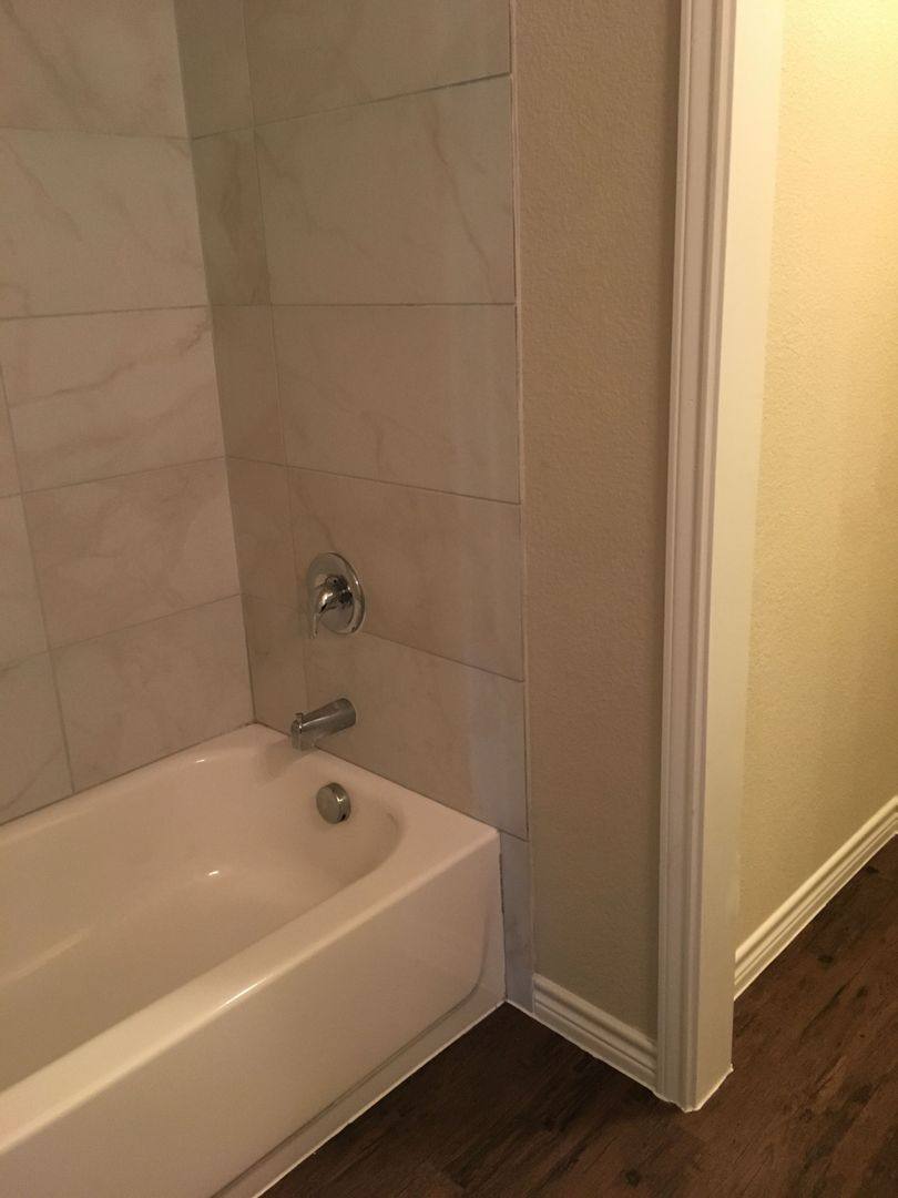 Townhouse for rent at 101-155 E Maple Ridge Court, Midlothian, TX 76065
