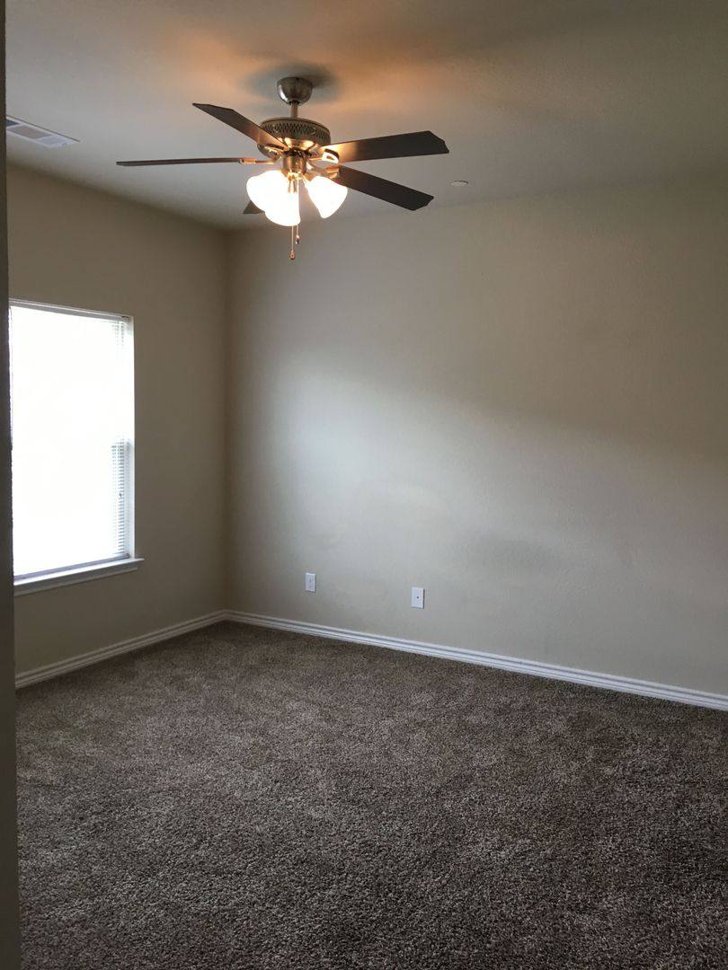Townhouse for rent at 101-155 E Maple Ridge Court, Midlothian, TX 76065