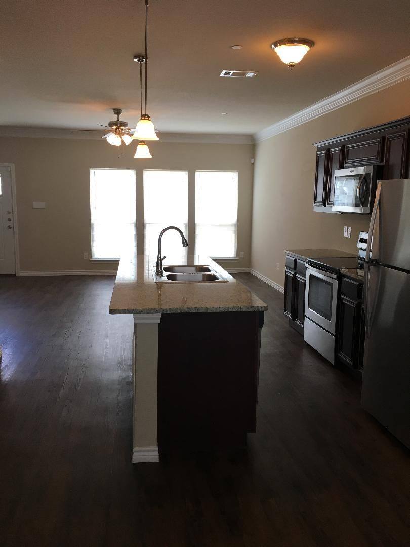 Townhouse for rent at 101-155 E Maple Ridge Court, Midlothian, TX 76065