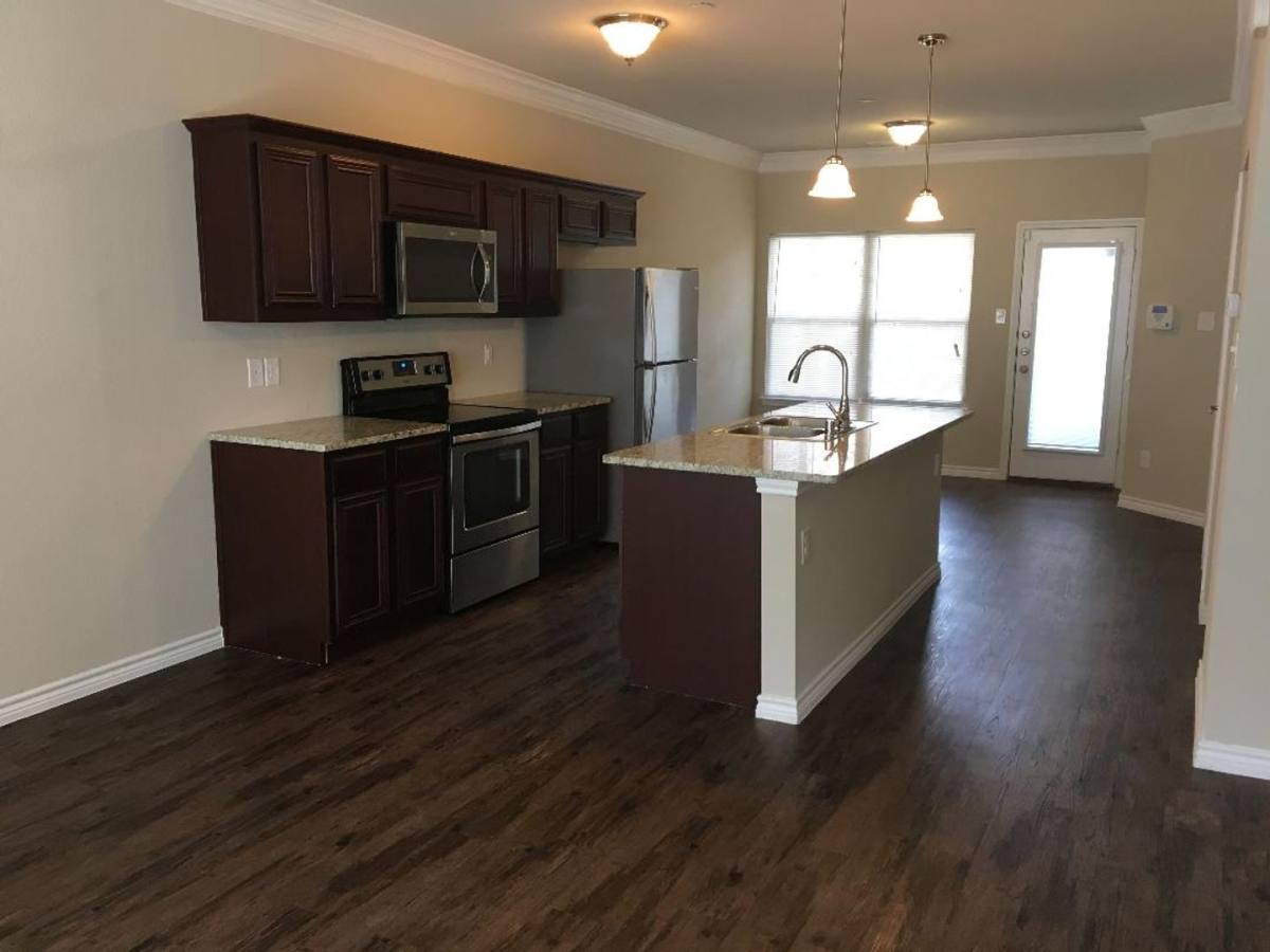 Townhouse for rent at 101-155 E Maple Ridge Court, Midlothian, TX 76065