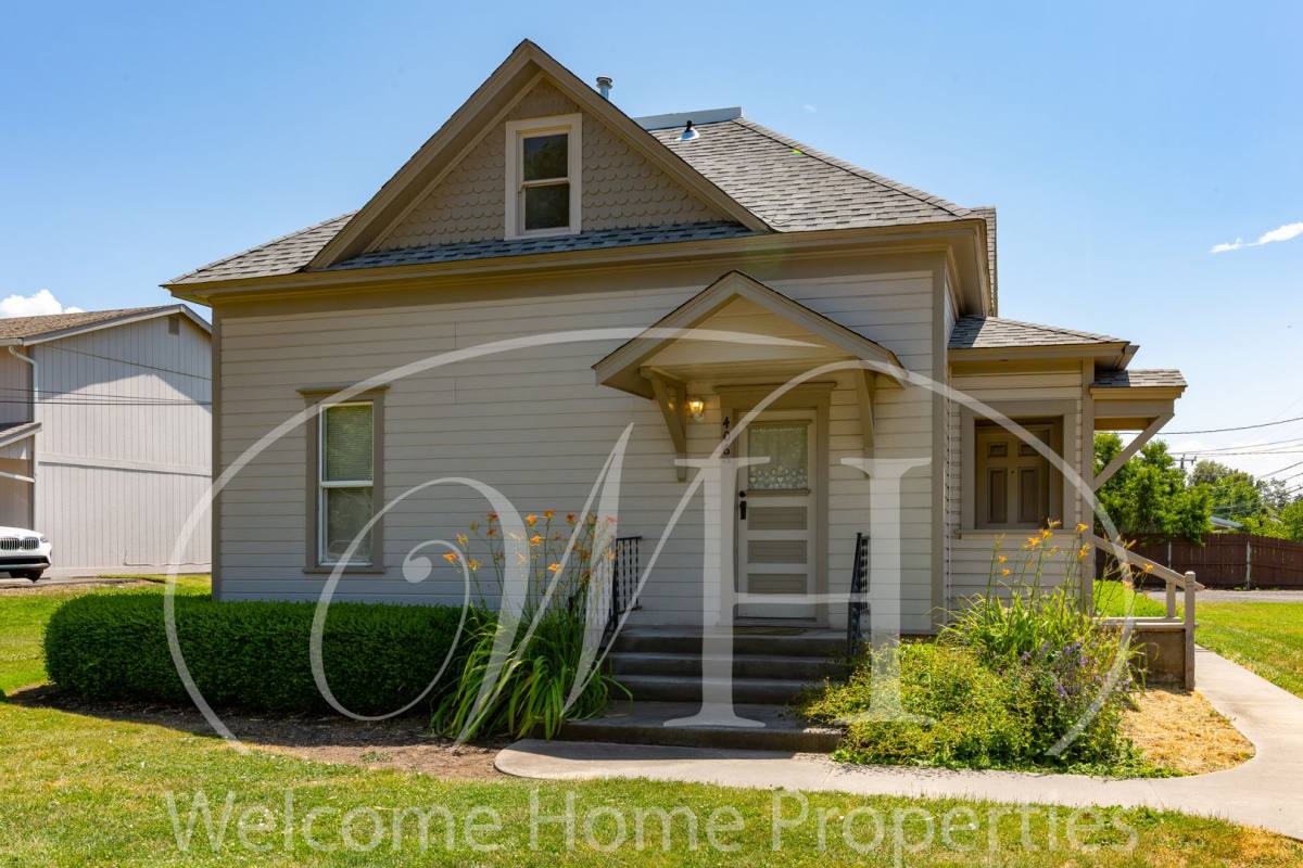 Apartment for rent at 406 1 2 SE, College Place, WA 99324