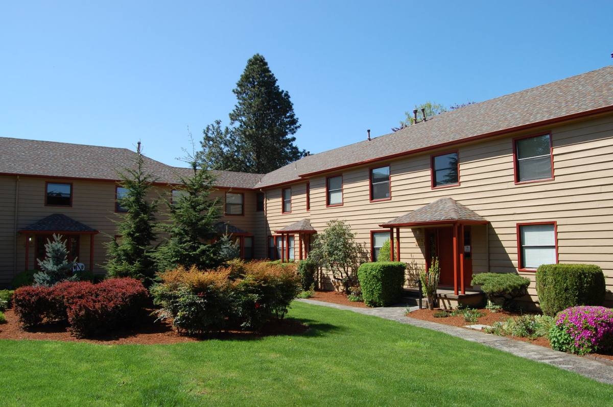 Apartment for rent at 3333 SE Cesar Chavez, Portland, OR 97202