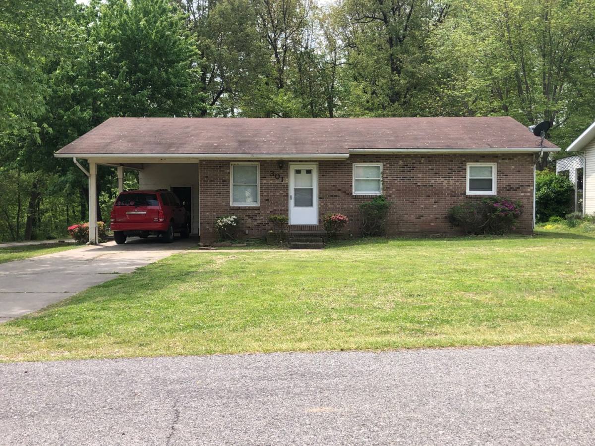 Apartment for rent at 2100 Gill Plaza Dr, Dexter, MO 63841