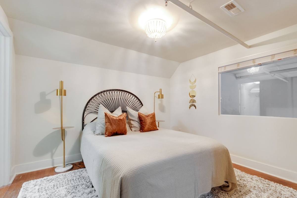 Apartment for rent at 213 E Broad St, Richmond, VA 23219
