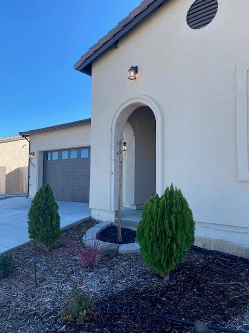 House for rent at 4665 Pleasant Hills Dr, Anderson, CA 96007