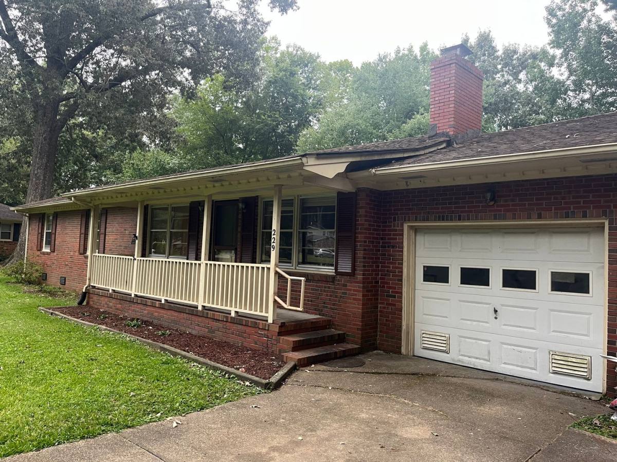 House for rent at 229 Bridgeview Circle, Chesapeake, VA 23322