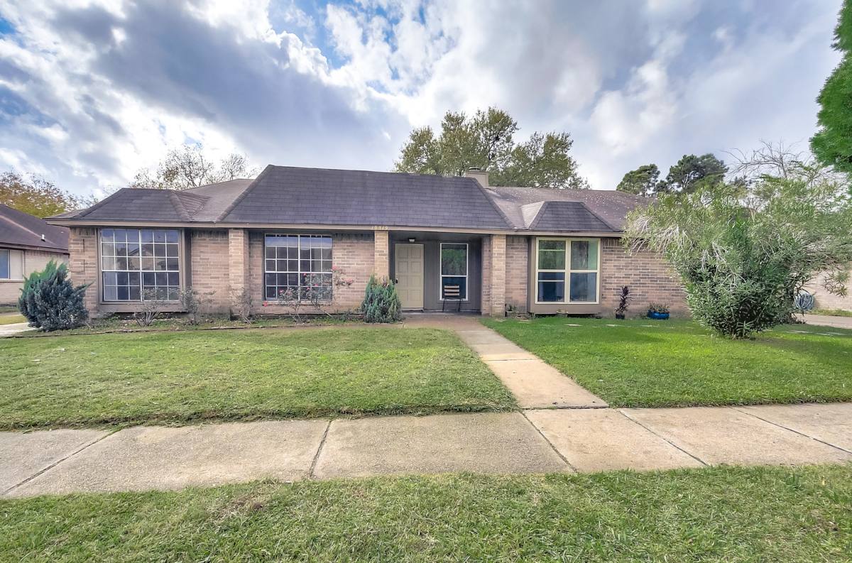House for rent at 19519 Woodglen Dr, Katy, TX 77449