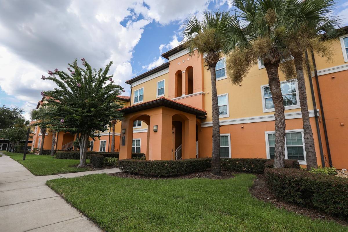 Apartment for rent at 5451 Vineland Rd, Orlando, FL 32811