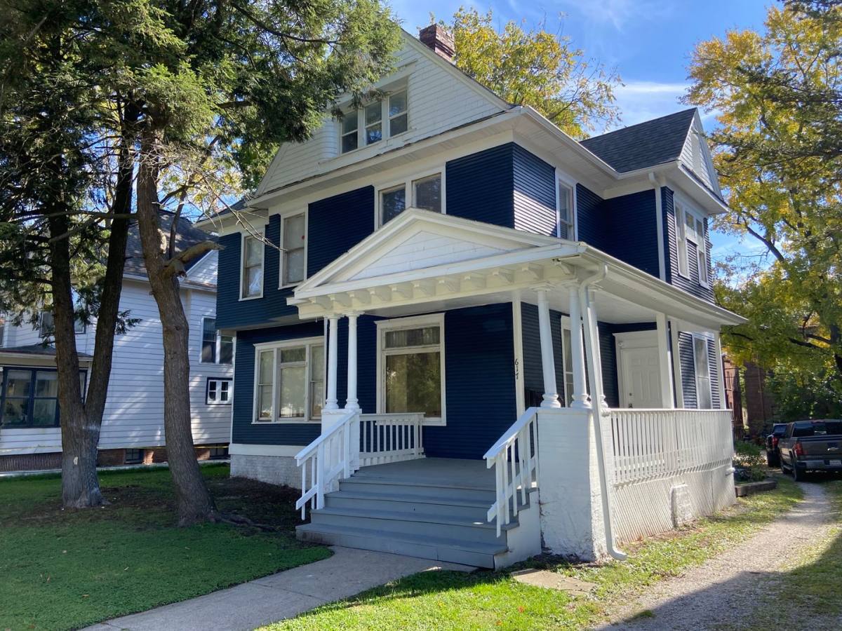 Apartment for rent at 617 W Springfield Ave, Champaign, IL 61820