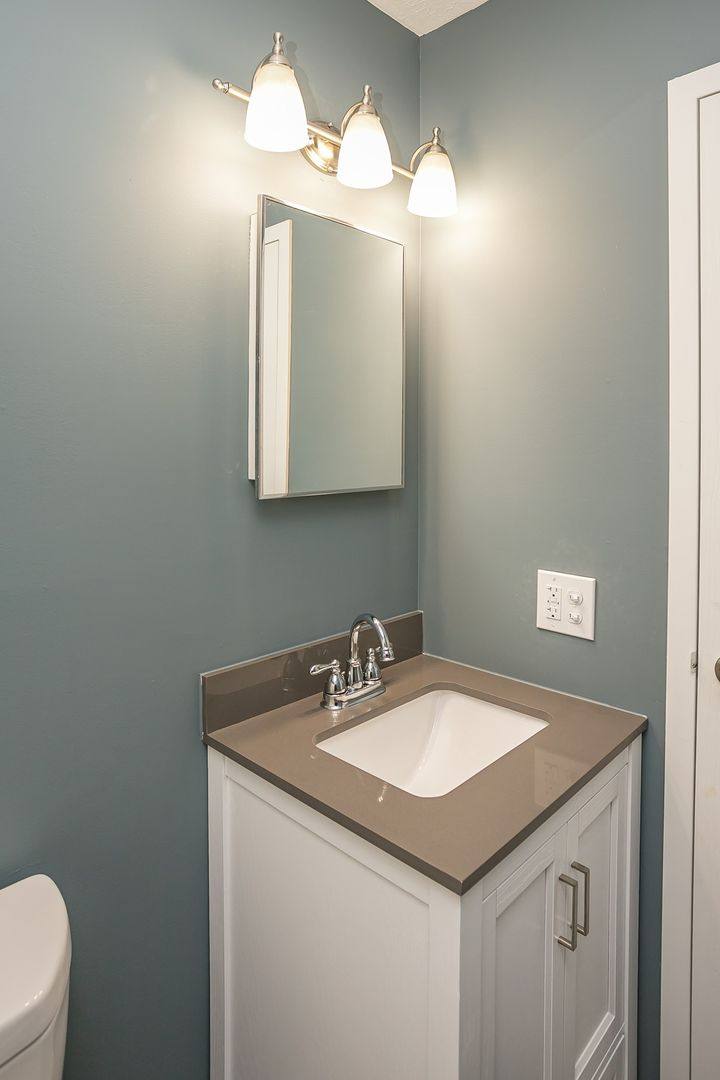 Apartment for rent at 4 Gateway Dr, Cleveland, OH 44119