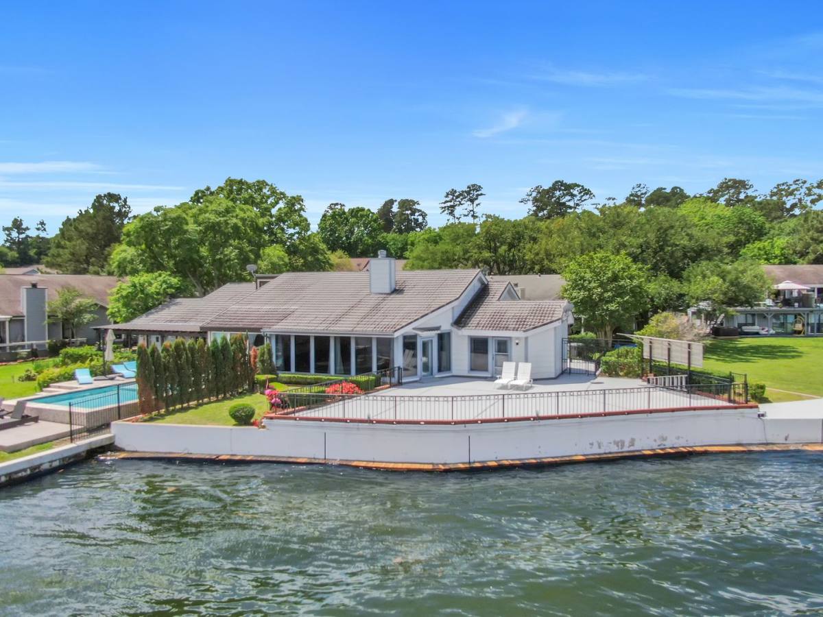 House for rent at 35 Lakeview Village, Montgomery, TX 77356