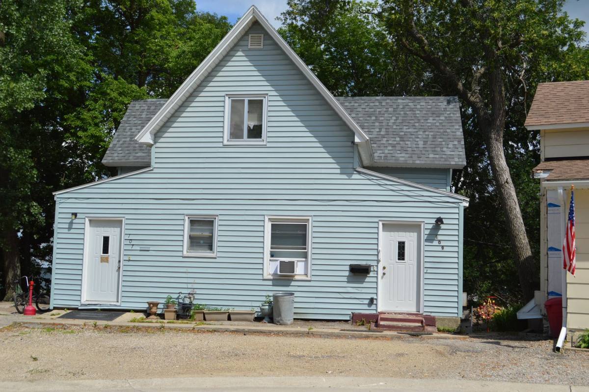 House for rent at 107 Fletcher Dr, Clear Lake, IA 50428