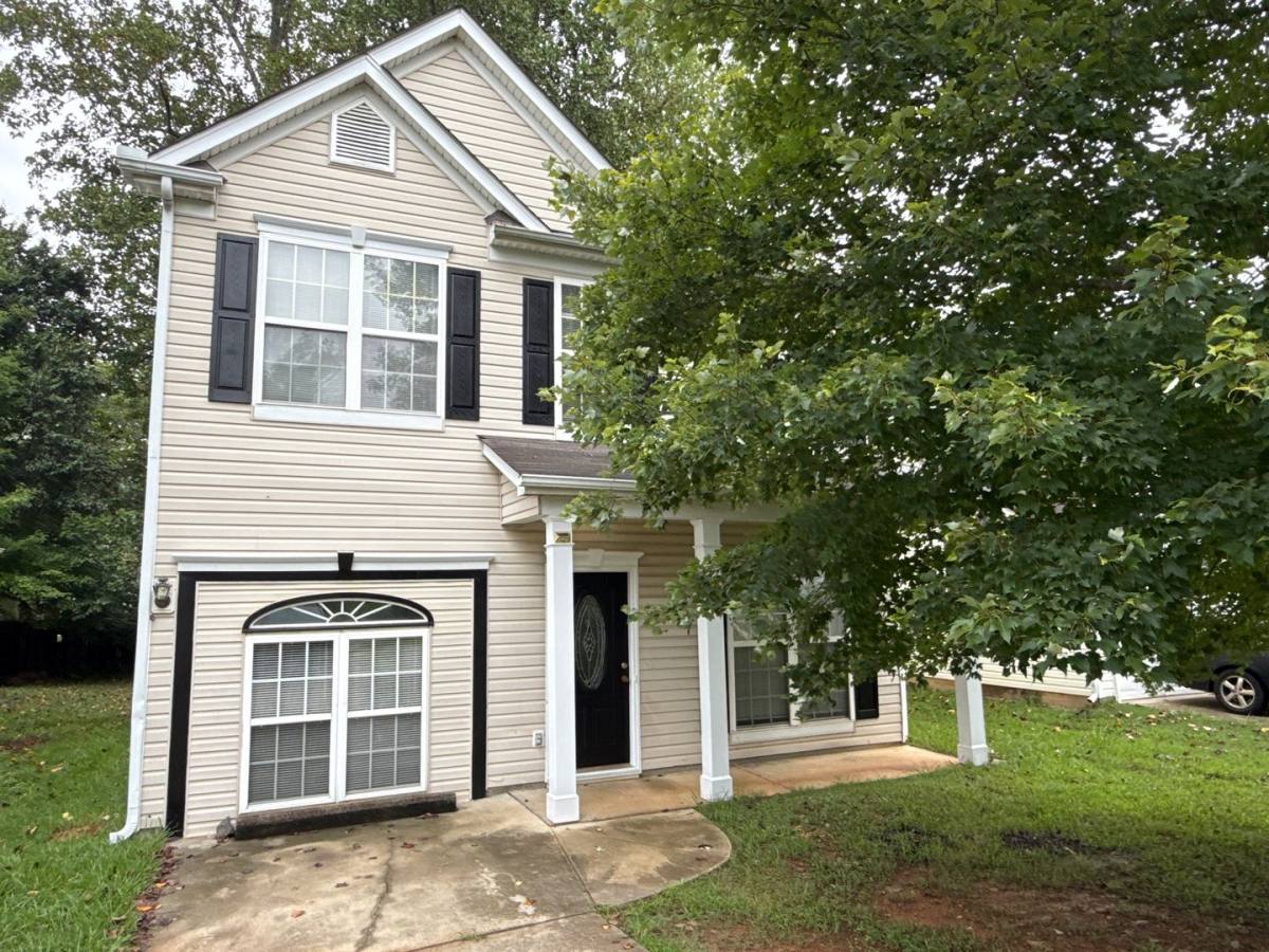 House for rent at 1525 Braveheart Lane, Charlotte, NC 28216