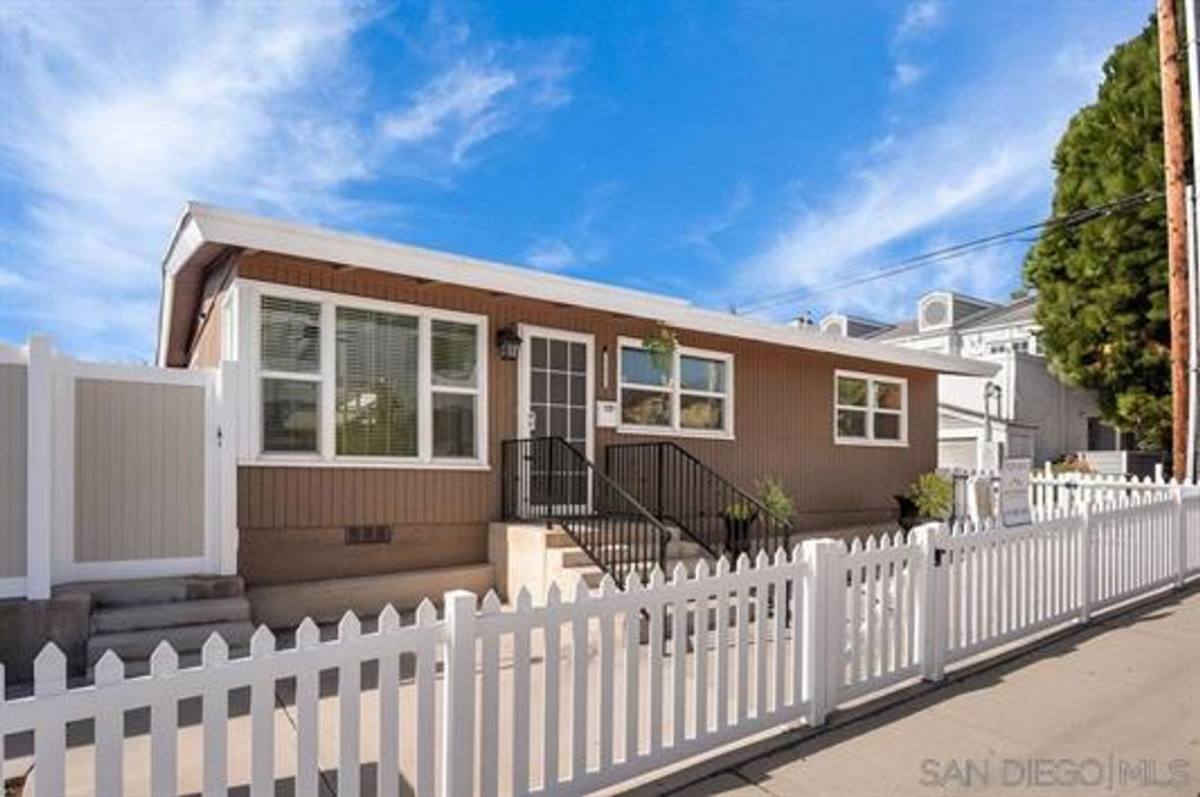 House for rent at 5220 Cass St, San Diego, CA 92109