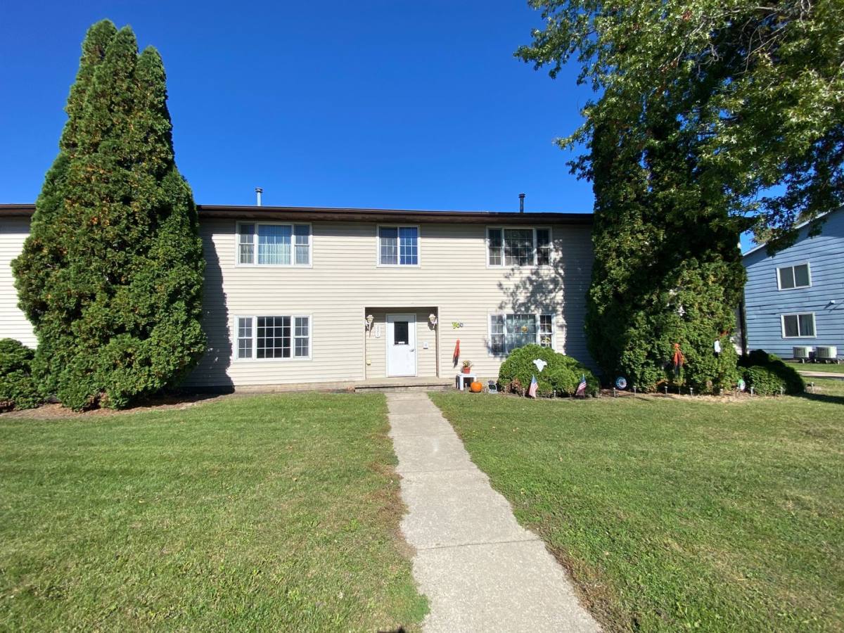 Apartment for rent at 221 Brookeridge Dr, Waterloo, IA 50701