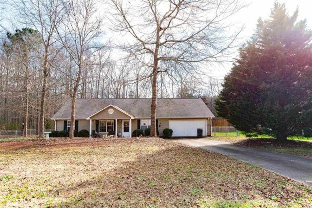 House for rent at 101 Senoia Springs Dr, Senoia, GA 30276