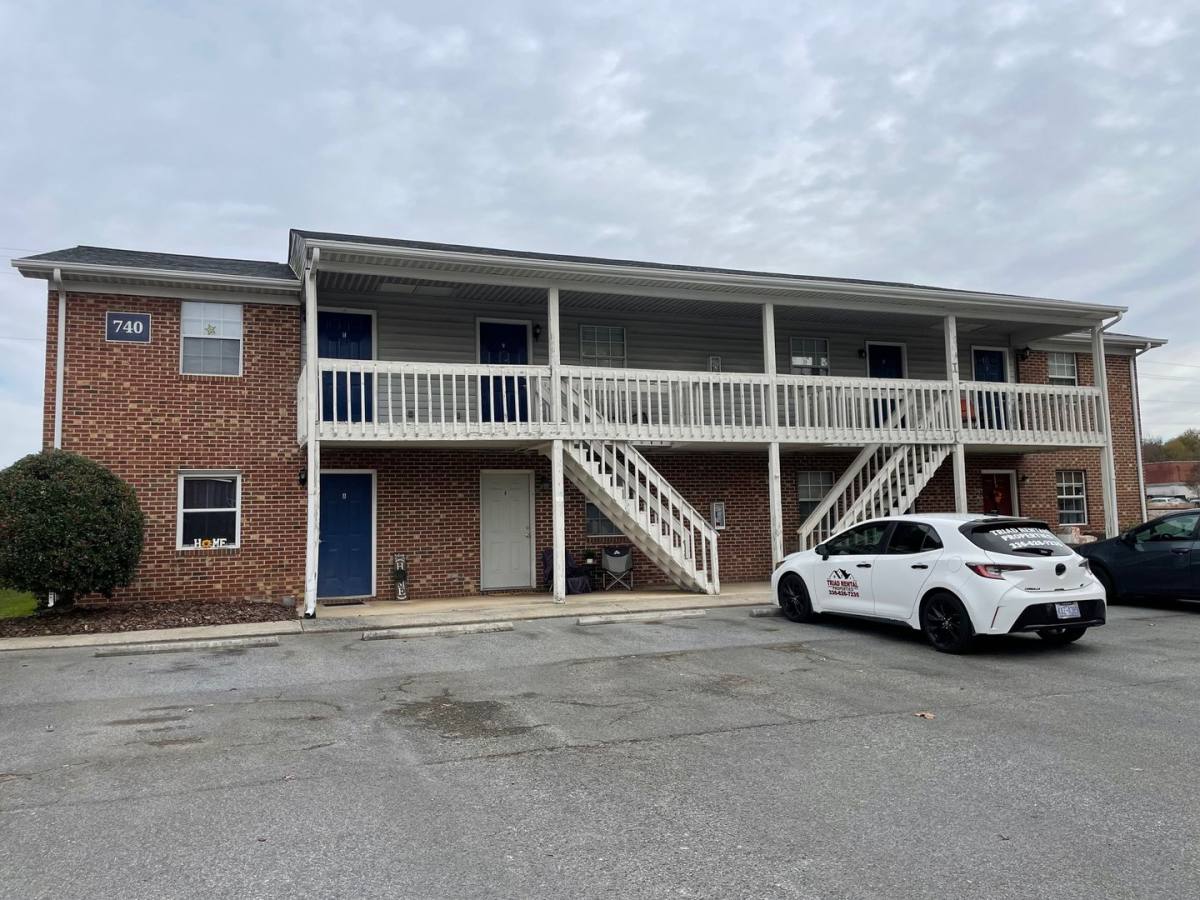 Apartment for rent at 732-740-806-818 Hammer Ave, Asheboro, NC 27203