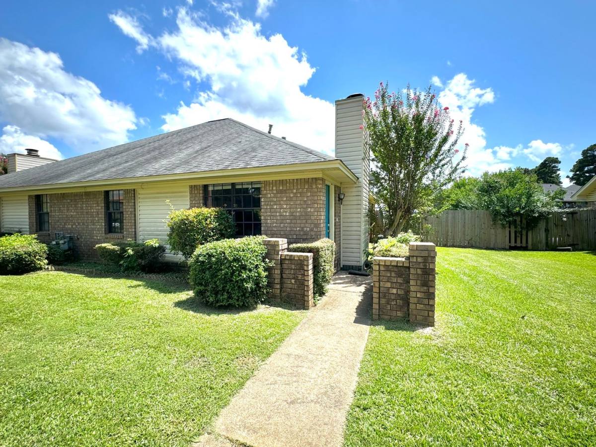 Apartment for rent at 313-315 Brookwood, Texarkana, TX 75501