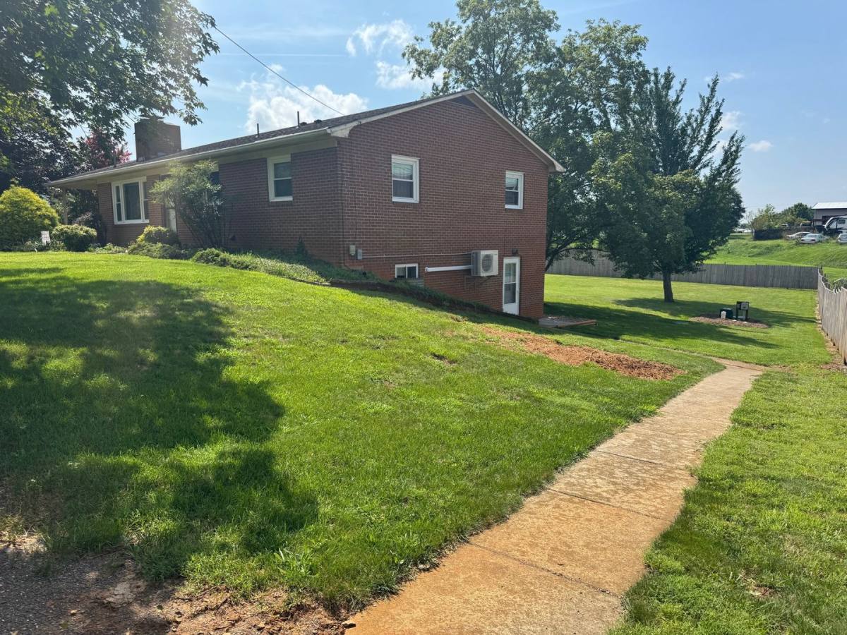 Apartment for rent at 1175 Hamlet Dr, Harrisonburg, VA 22801