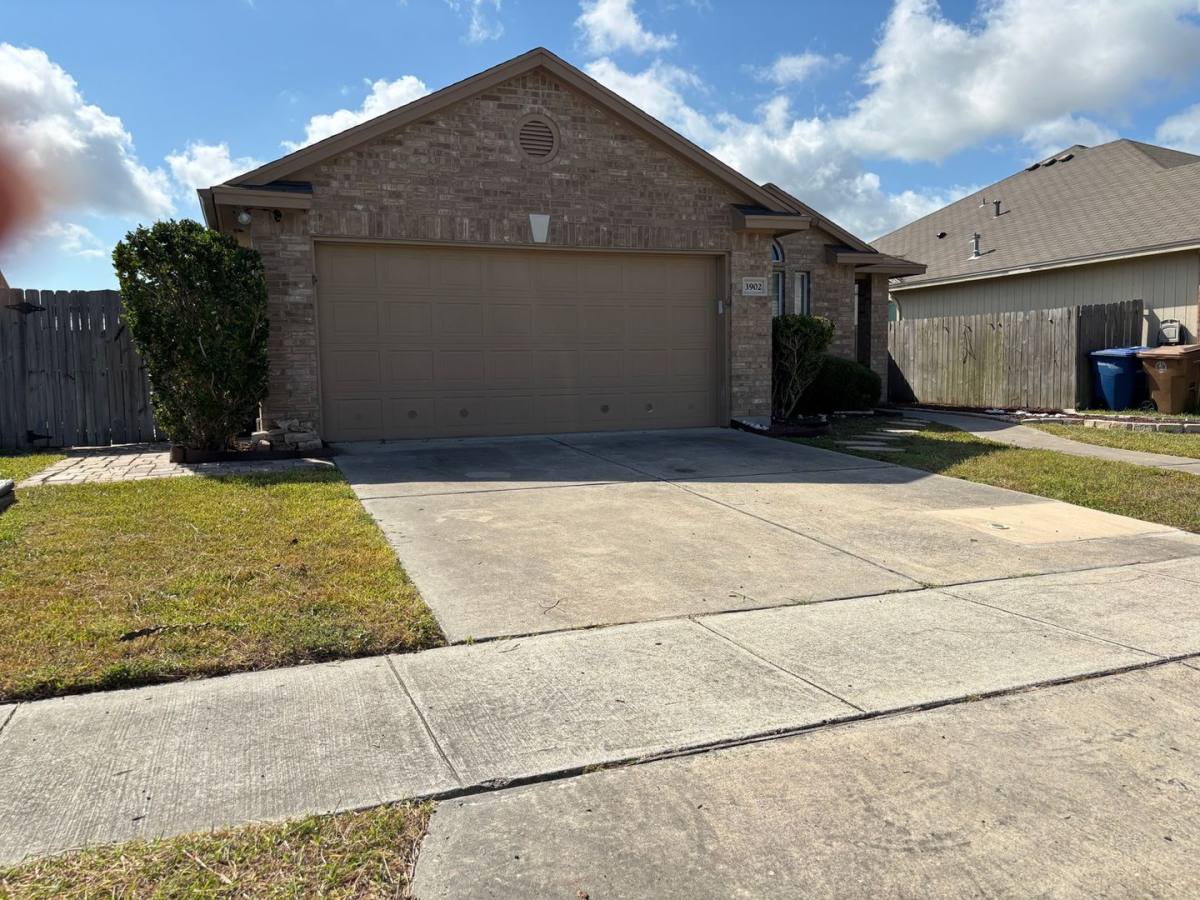 House for rent at 3902 Las Bahias Dr, Corpus Christi, TX 78414
