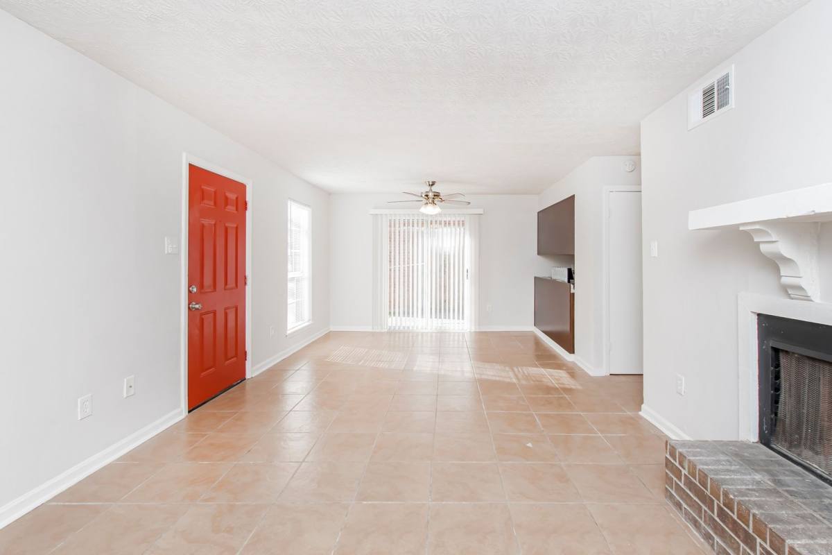 Apartment for rent at 8457 Governor Dr, Baton Rouge, LA 70820