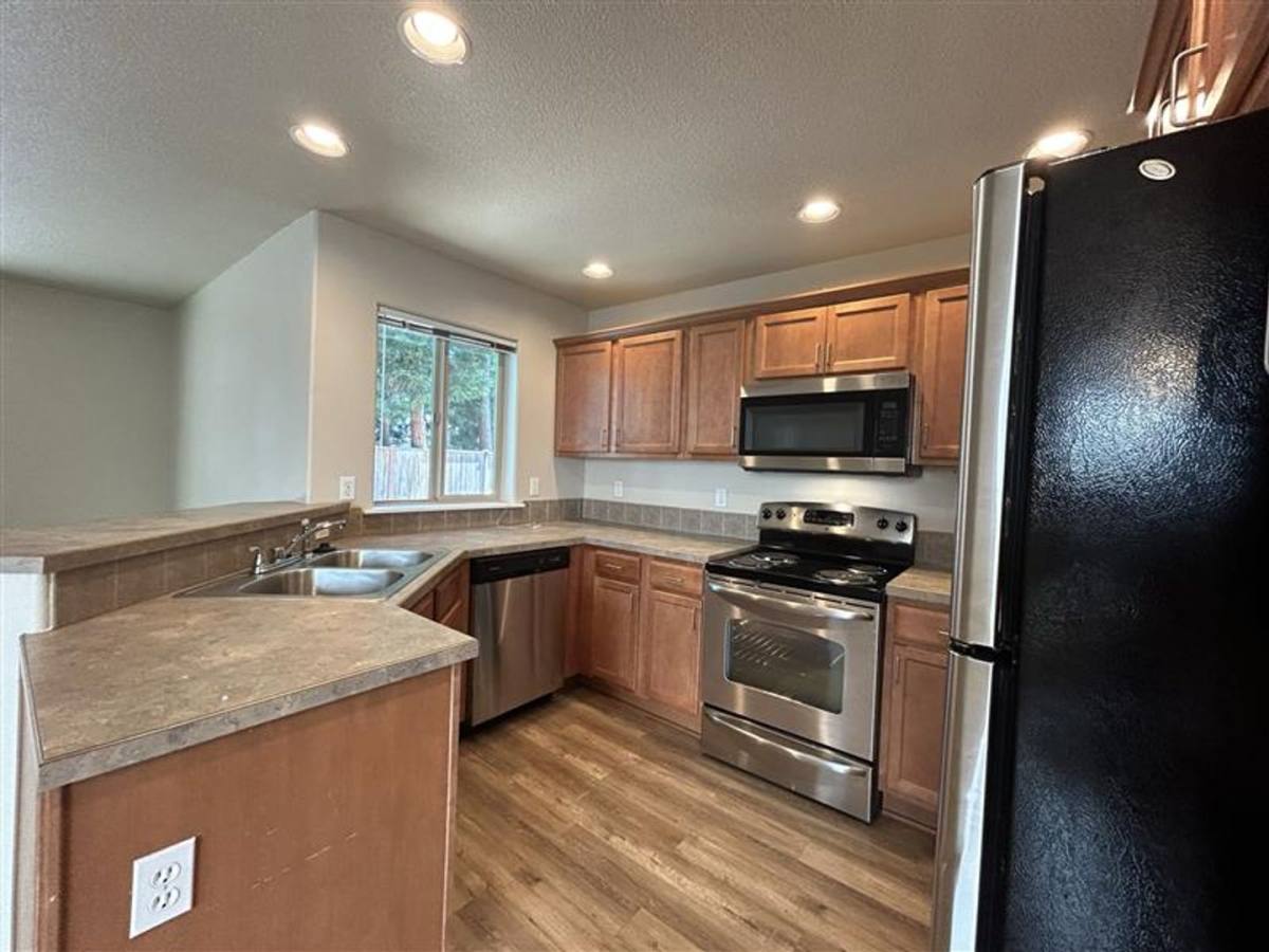 Townhouse for rent at 4074 Aden Place NE, Salem, OR 97305