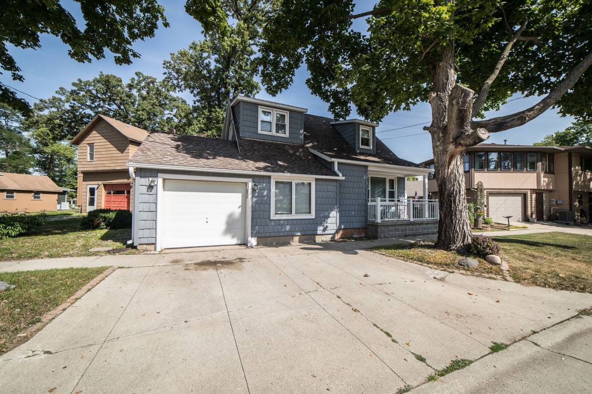 House for rent at 114 5th Ave N, Clear Lake, IA 50428