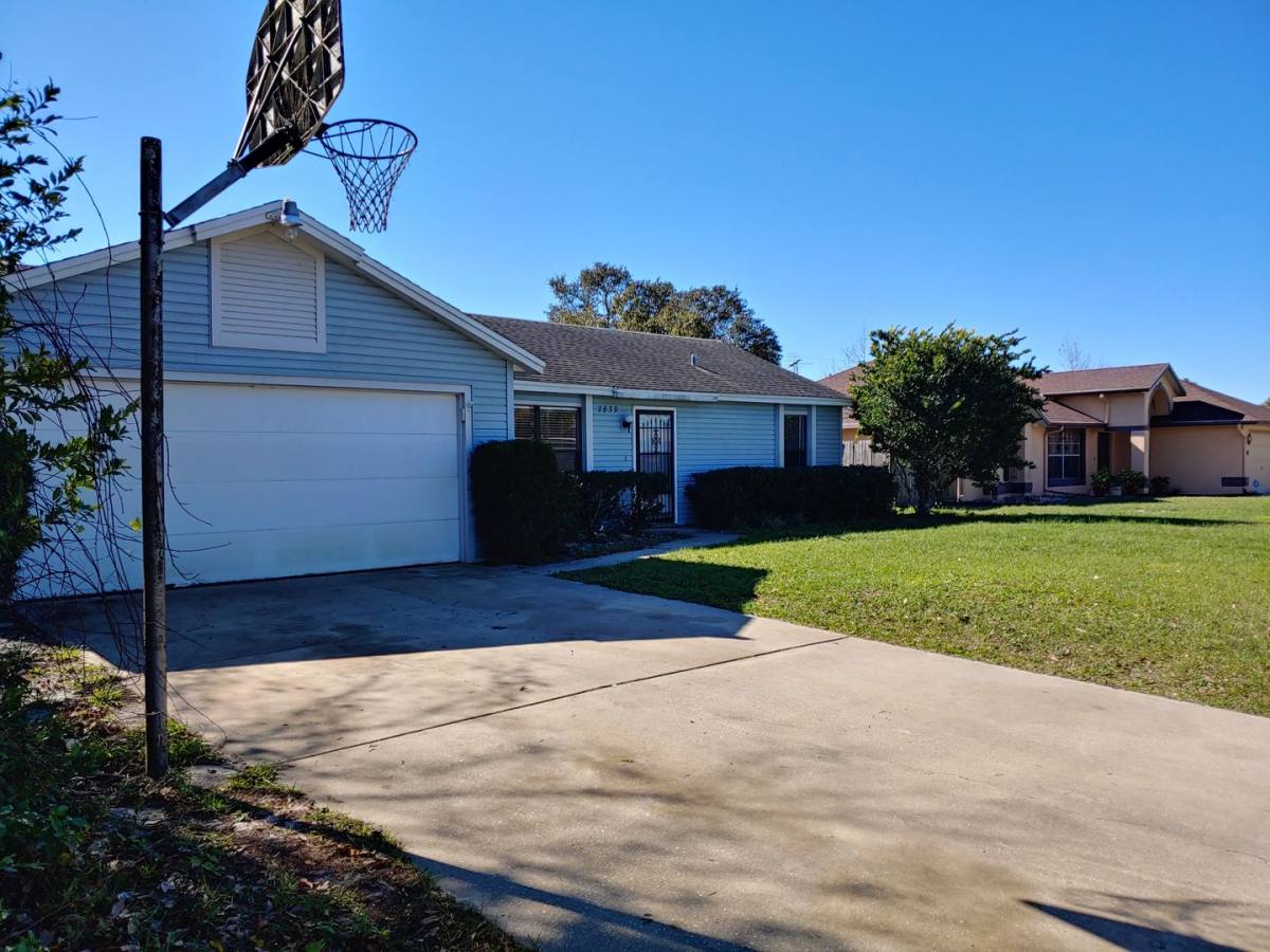 House for rent at 2839 Gramercy Dr, Deltona, FL 32738