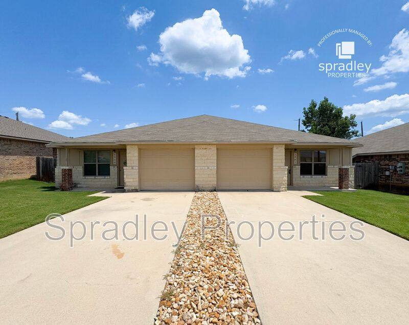 Townhouse for rent at 1561 Brady Way, Belton, TX 76513