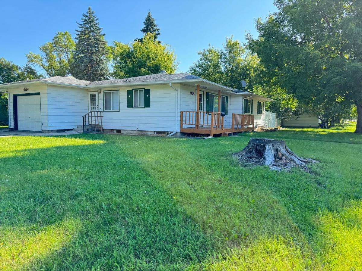 House for rent at 904 20th Ave S, Moorhead, MN 56560