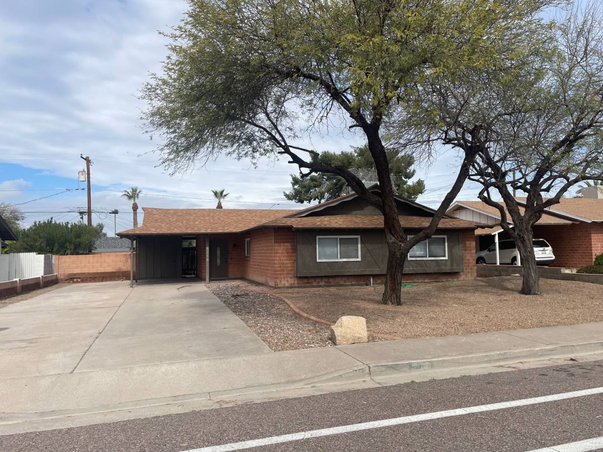 House for rent at 8716 E Oak St, Scottsdale, AZ 85257