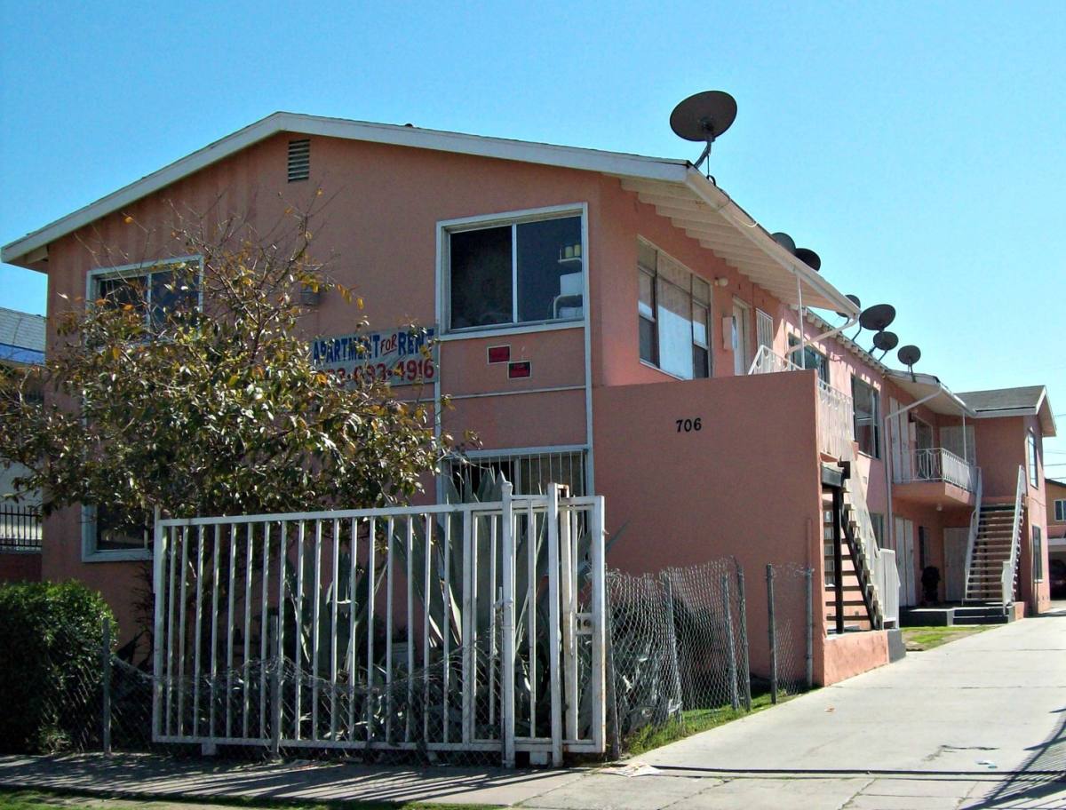 Apartment for rent at 706 W 82nd St, Los Angeles, CA 90044