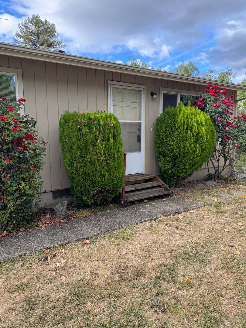 Apartment for rent at 242 Currier Ave, Roseburg, OR 97470