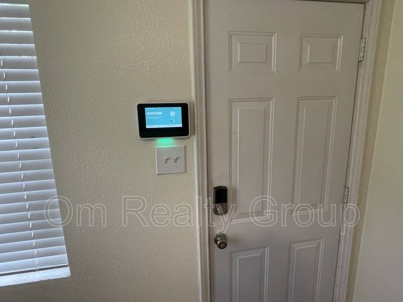House for rent at 3942 King St, Houston, TX 77026