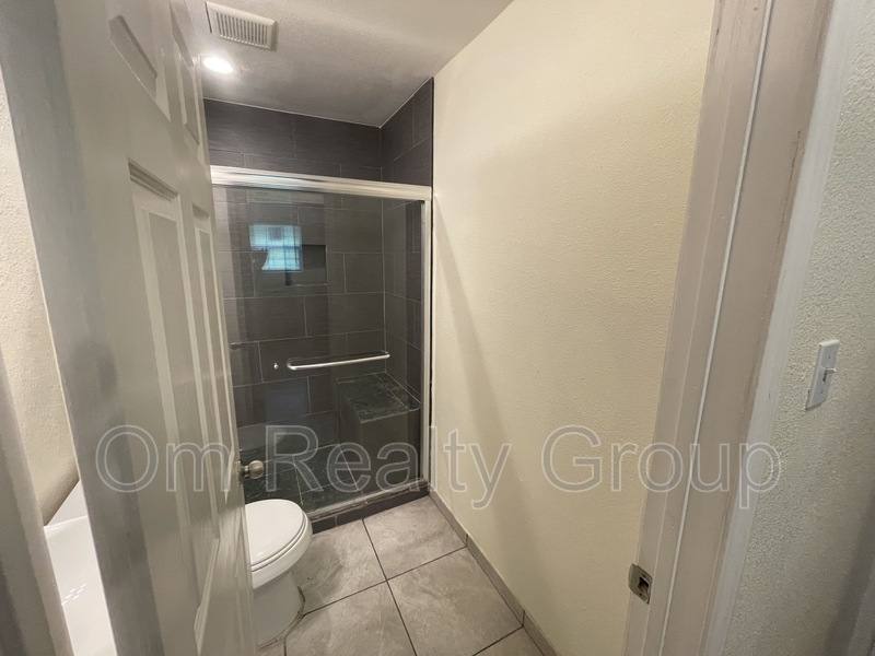 House for rent at 3942 King St, Houston, TX 77026