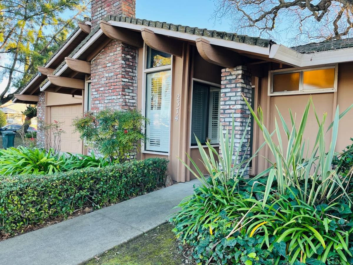 Townhouse for rent at 2374 Glen Ellen Circle, Sacramento, CA 95822