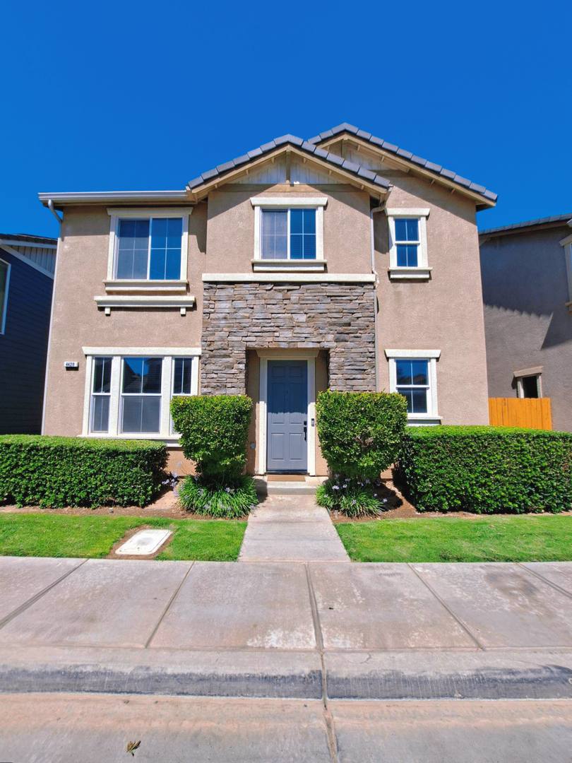 Apartment for rent at 4428 W Pinsapo Dr, Fresno, CA 93722