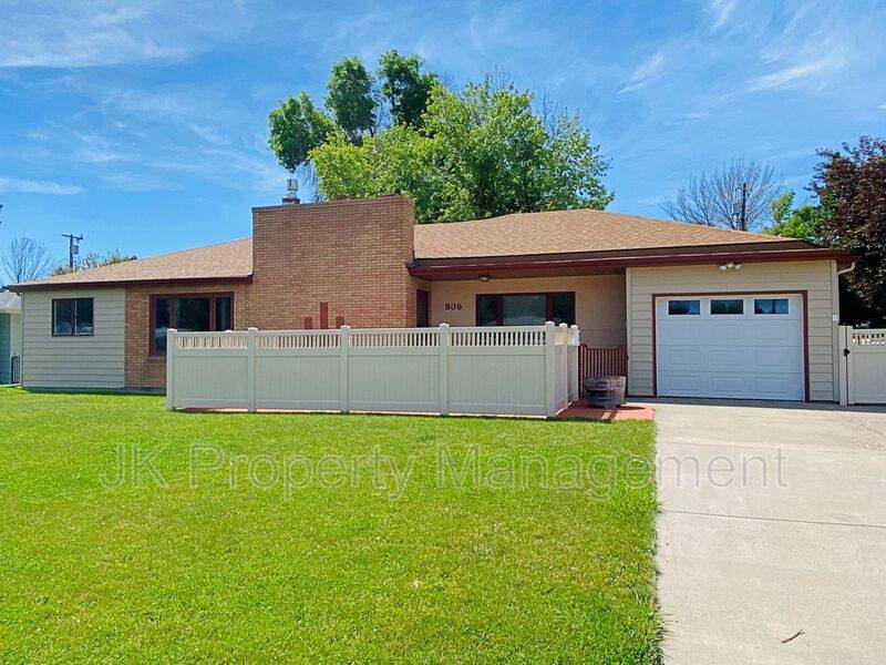 House for rent at 806 Forest Ave, Great Falls, MT 59404