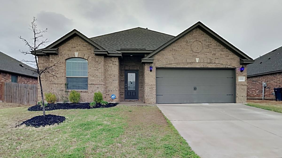 House for rent at 3300 Brookstone Lakes Dr, Yukon, OK 73099