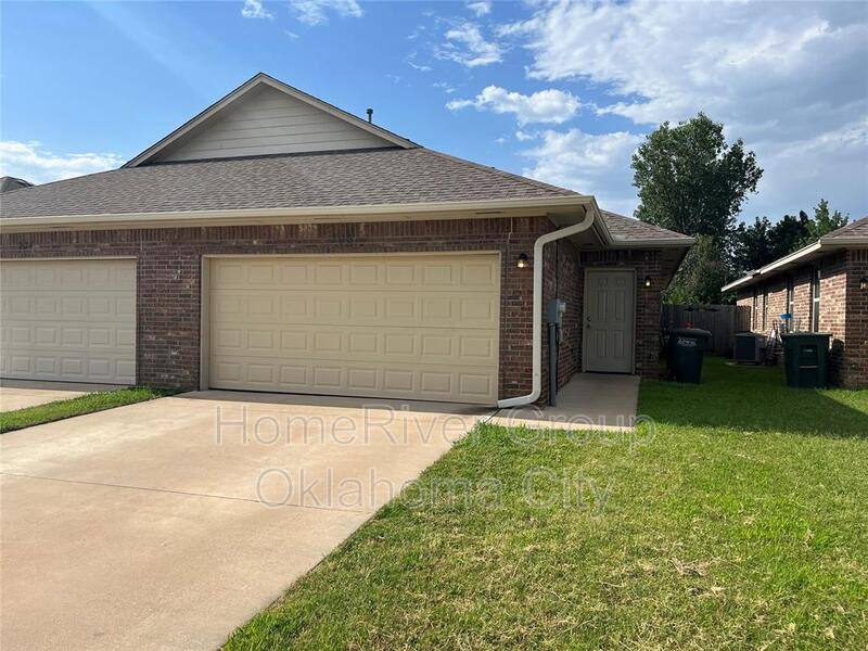 House for rent at 206 Ashley Dr, Edmond, OK 73003
