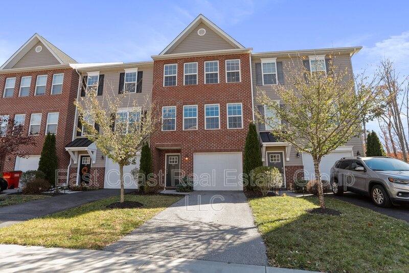 Townhouse for rent at 43 Savage Court, Falling Waters, WV 25419
