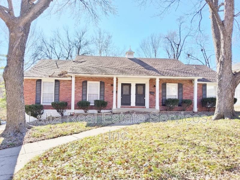 Apartment for rent at 11327 E 72nd St, Kansas City, MO 64133