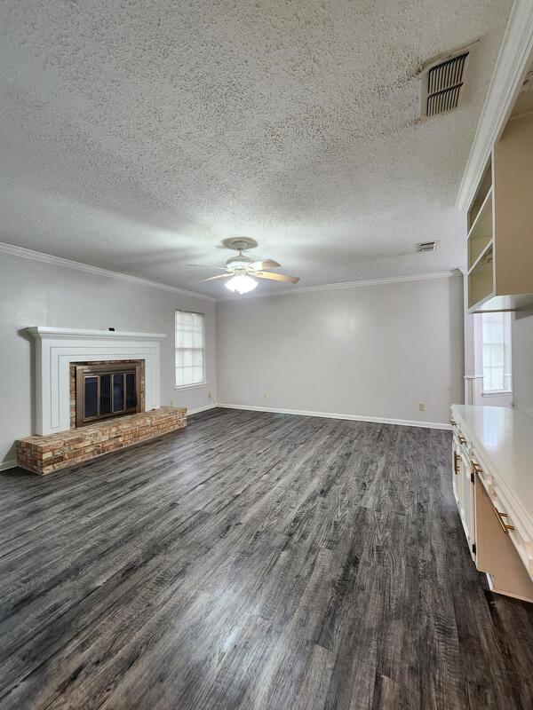 House for rent at 420 Top Hill Dr, Tyler, TX 75703