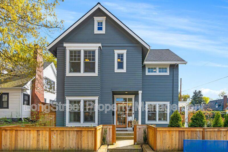House for rent at 1510 NE Fremont St, Portland, OR 97212