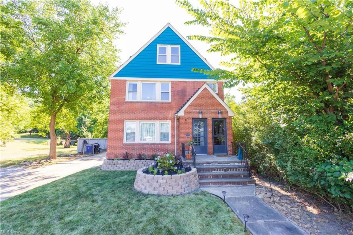 Apartment for rent at 1046-48 Mozina Dr, Cleveland, OH 44119