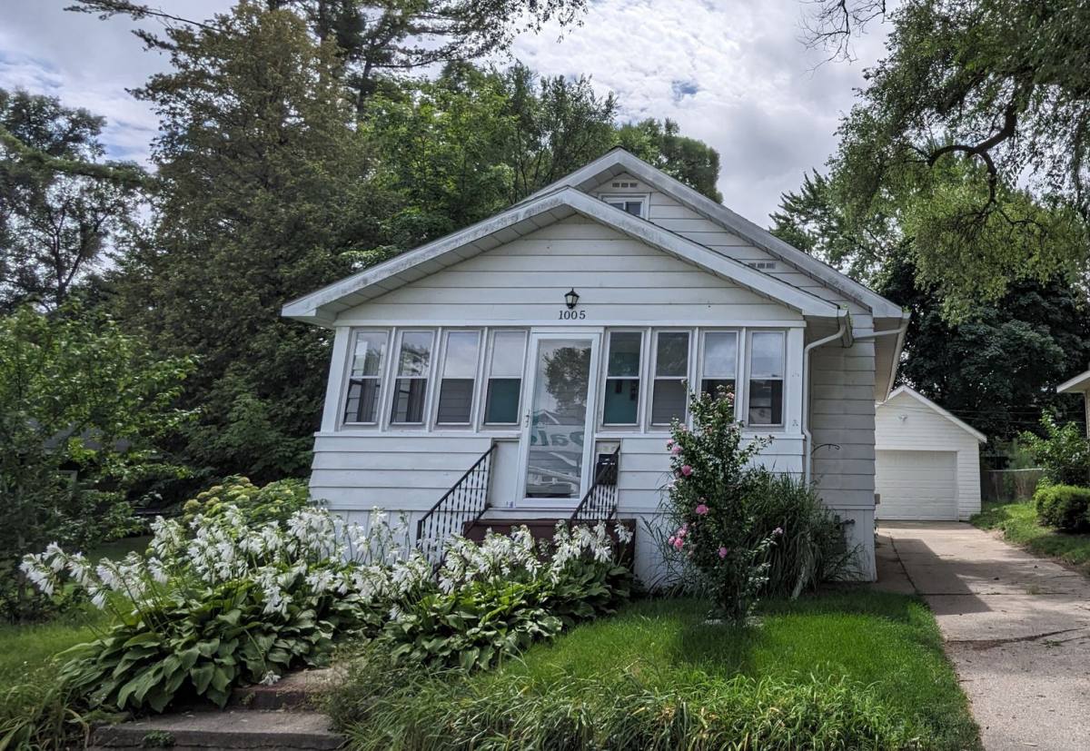 House for rent at 1005 W Dale Ave, Muskegon, MI 49441