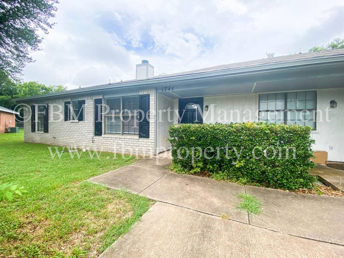 Apartment for rent at 1739 & 1741 Dynasty Circle, Red Oak, TX 75154