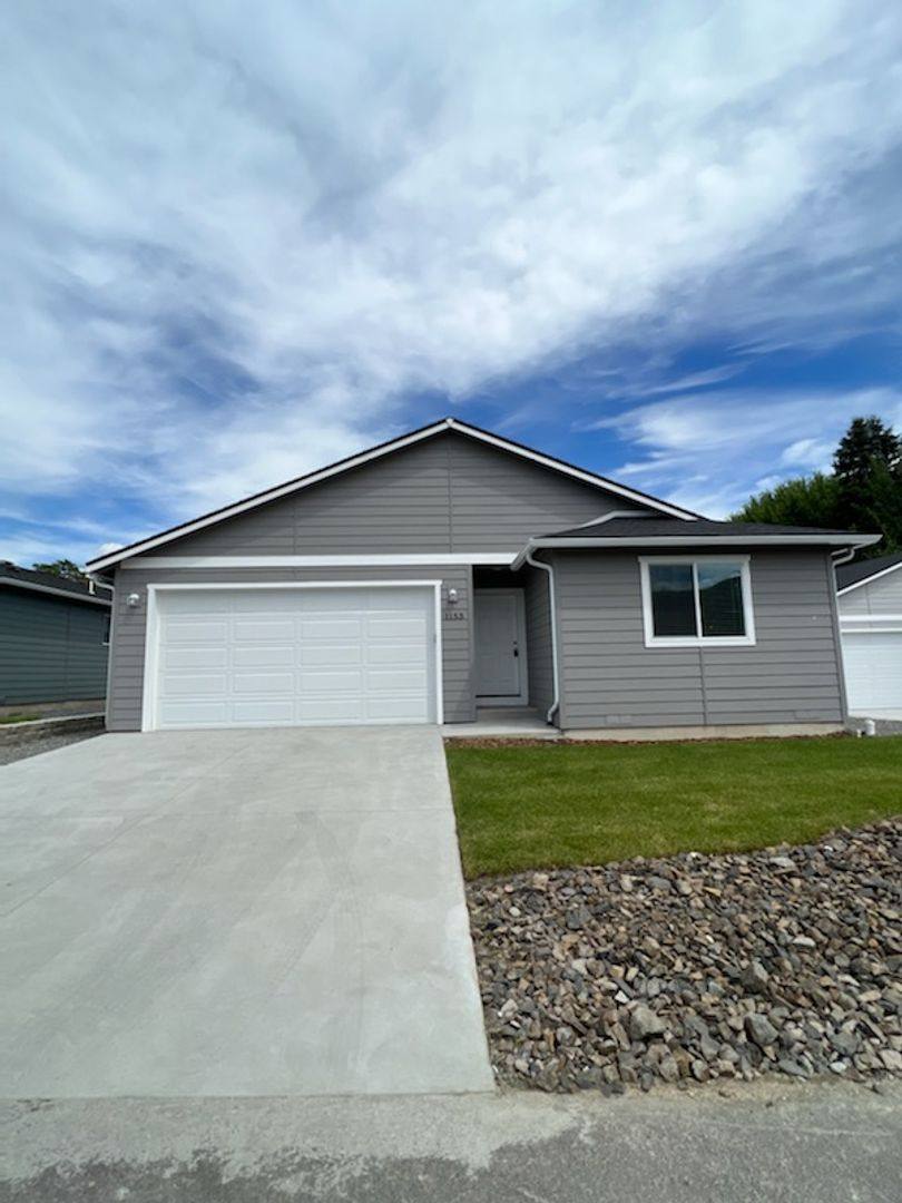 House for rent at 1153 S New Oak Lane, East Wenatchee, WA 98802