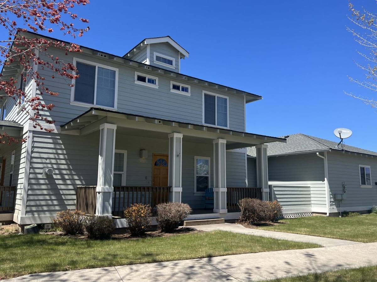 Apartment for rent at 1127 NW 17th St, Redmond, OR 97756